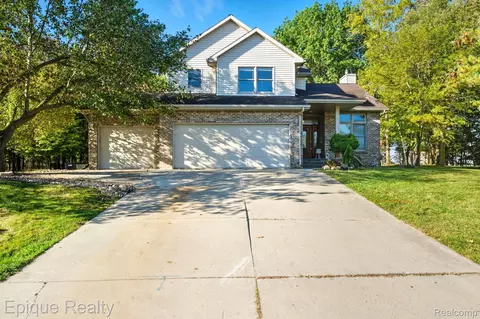 644 Hillside Dr, Corunna, MI 48817