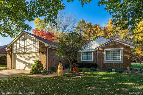 710 Turnberry Dr, St. Clair, MI 48079