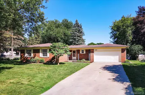 11366 Chicago Rd, Warren, MI 48093