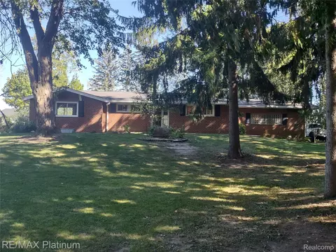 22550 Chubb Rd, Lyon, MI 48167