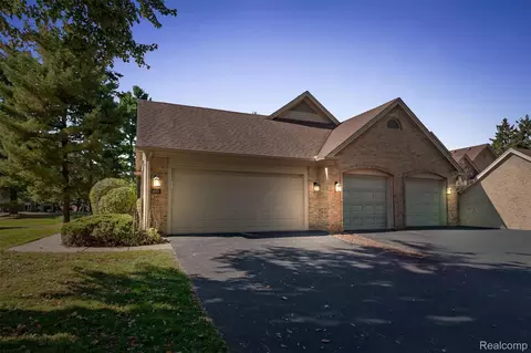 4868 Pine Eagles Ct #1, Brighton, MI 48116