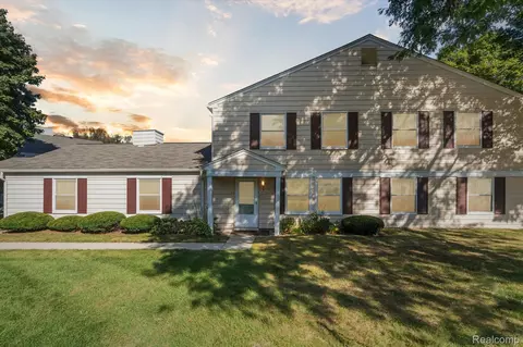 3085 Oakridge Ct, Orion, MI 48360