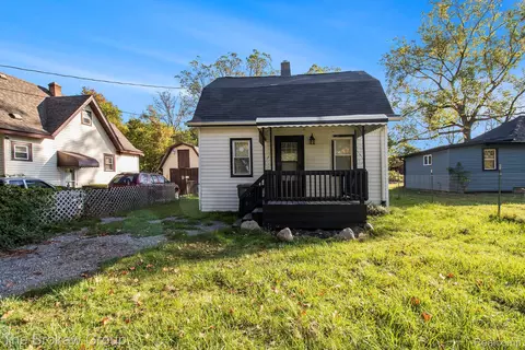 2021 Brooks St, Flint, MI 48507
