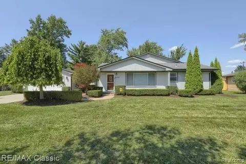 130 Blanche Dr, Troy, MI 48098