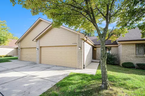 41395 Ambercrest Dr, Sterling Heights, MI 48314