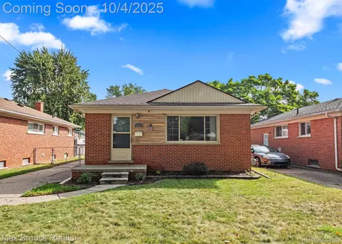 8282 Nightingale St, Dearborn Heights, MI 48127