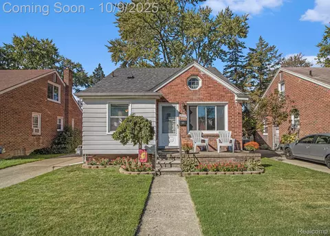19347 Woodworth, Redford, MI 48240