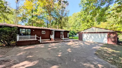 8642 Pine Ct, Arbela, MI 48420