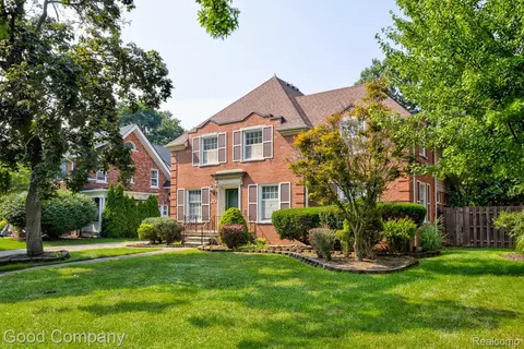 20 Oxford Blvd, Pleasant Ridge, MI 48069