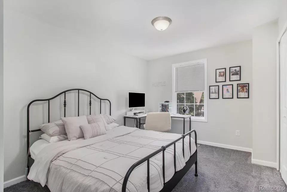 Bedroom - 1566 E George Ave, Hazel Park, MI 48030 photo 2 of 3