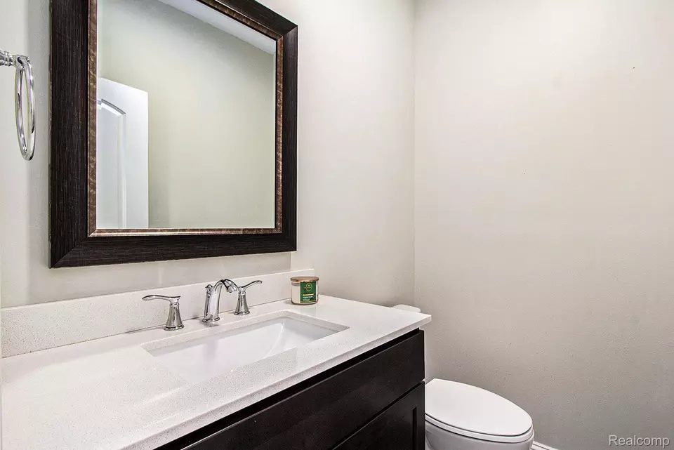 Bath - 1566 E George Ave, Hazel Park, MI 48030 photo 1 of 5