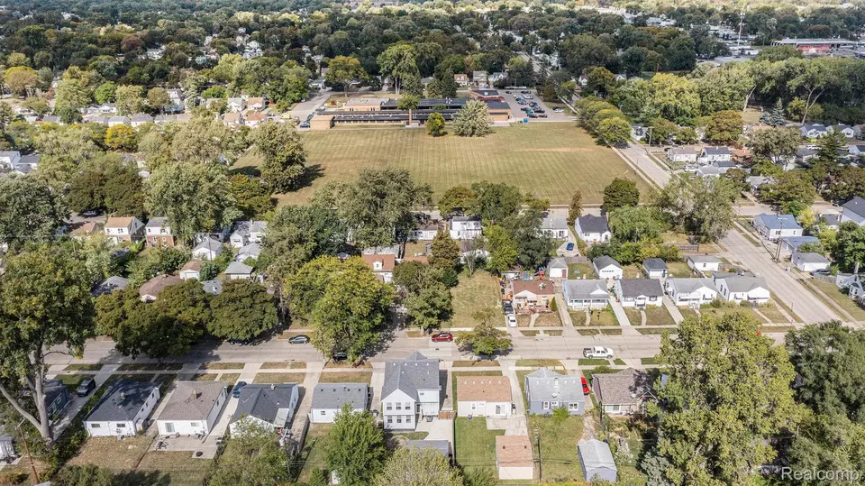 View/Area - 1566 E George Ave, Hazel Park, MI 48030 photo 4 of 5