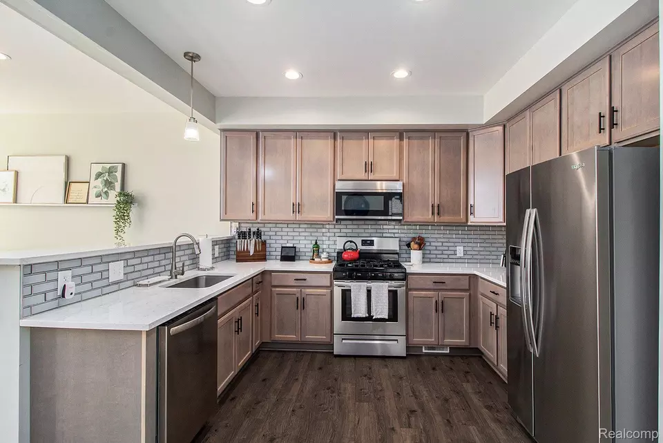 Kitchen - 1566 E George Ave, Hazel Park, MI 48030 photo 1 of 1