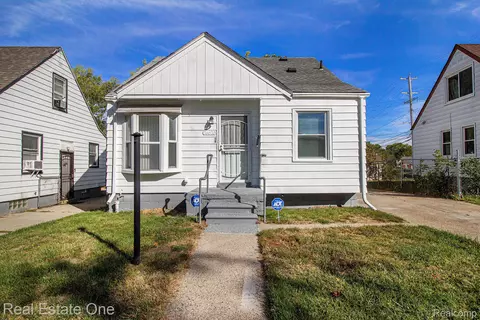 26620 Oakland St, Inkster, MI 48141
