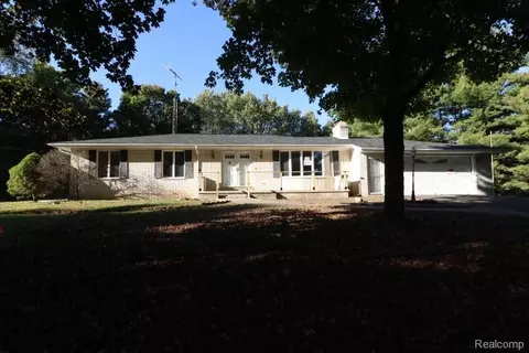 6879 Seabury Rd, Imlay City, MI 48444
