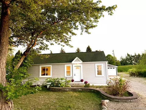 2028 Isabell Dr, Troy, MI 48083