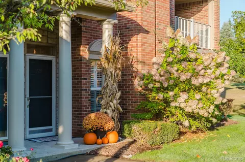 3729 Oakmonte Blvd, Oakland, MI 48306