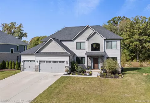 3069 Waldon Meadows Dr, Orion, MI 48359