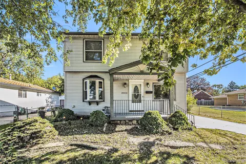 25530 Chalmers St, Roseville, MI 48066