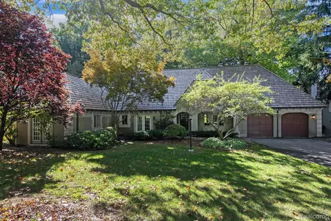 5459 Bristol Parke Dr, Independence, MI 48348