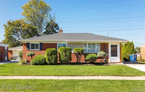 30419 Iroquois Dr, Warren, MI 48088