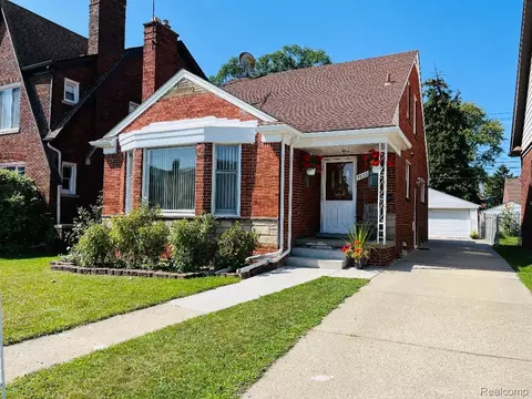 7653 Pinehurst St, Dearborn, MI 48126