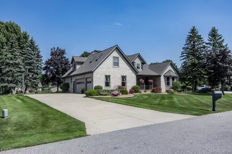 765 Lomasney Ln, Marysville, MI 48040