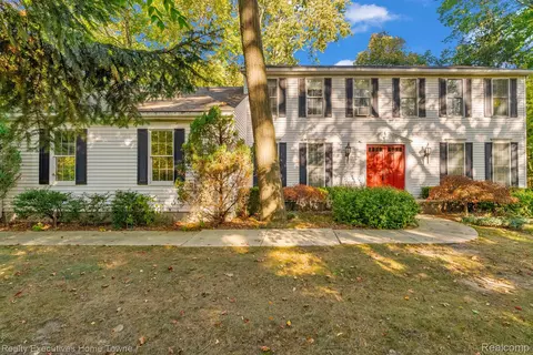 4680 Lakeshore Ter, Fort Gratiot, MI 48059