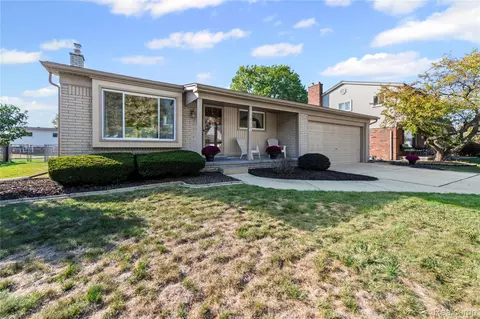 21230 Mayfair St, Woodhaven, MI 48183