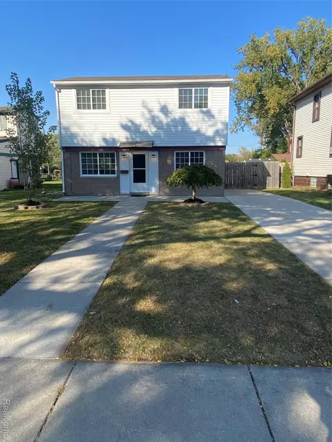 22011 E 10 Mile Rd, Saint Clair Shores, MI 48080