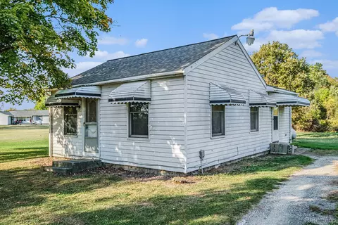 10126 Mcenrue Rd, Clayton, MI 48473