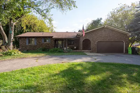 59415 Grand River Ave, Lyon, MI 48165