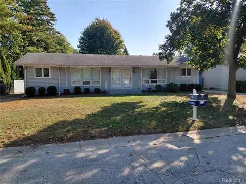 28122814 19th Ave, Port Huron, MI 48060