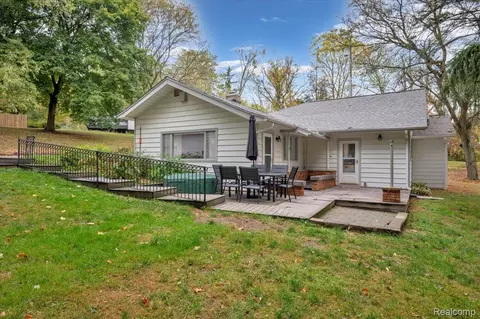 115 W Elmwood, Leonard, MI 48367