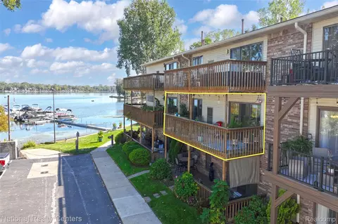 895 S Pontiac Trl #C203, Walled Lake, MI 48390