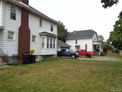 2756 4th St 410 West Road 4th St, Trenton, MI 48183
