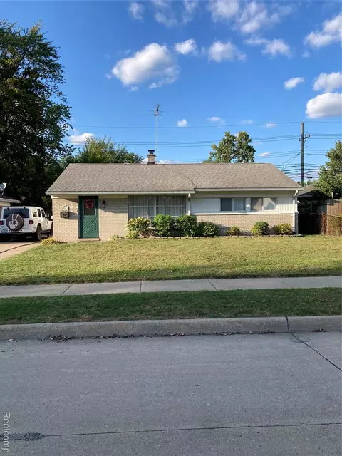 931 E Kalama Ave, Madison Heights, MI 48071