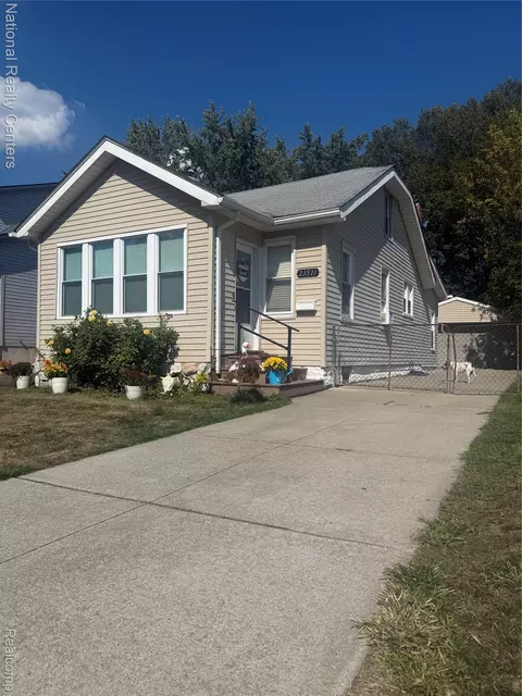 23511 Allor St, Saint Clair Shores, MI 48082