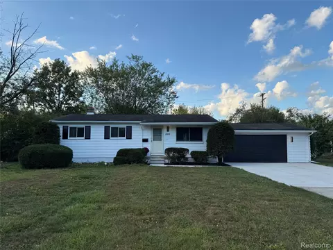 29825 Dawson St, Garden City, MI 48135