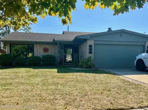 3261 Hickory Ct, Trenton, MI 48183