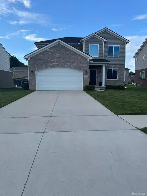 5273 Marie Ln, Sterling Heights, MI 48310