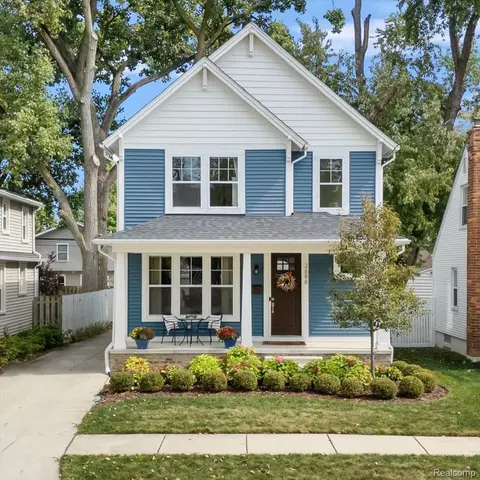 2686 Wakefield Rd, Berkley, MI 48072