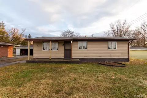 2303 W Coldwater Rd, Mount Morris, MI 48505