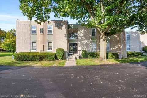 32965 Fargo St, Livonia, MI 48152