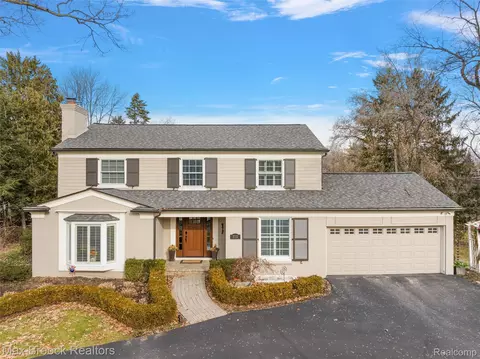 110 Denbar Rd, Bloomfield Hills, MI 48304