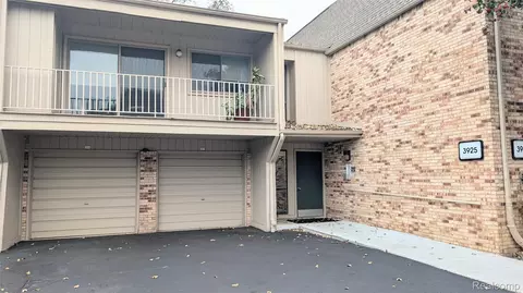 3925 Lone Pine Rd #300, West Bloomfield, MI 48323
