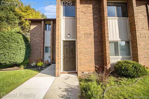 33855 Pondview Cir, Livonia, MI 48152