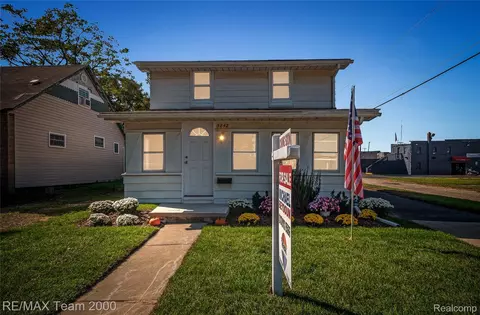 5842 Janet Ave, Taylor, MI 48180