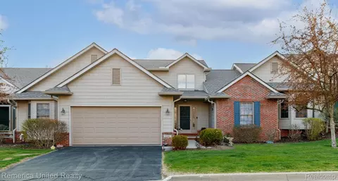 6240 Northridge Hills Dr, Brighton, MI 48116