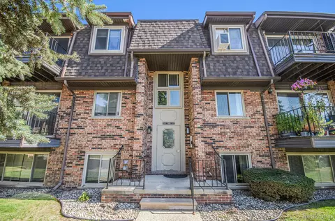 510 Riviera Dr #157, Saint Clair Shores, MI 48080